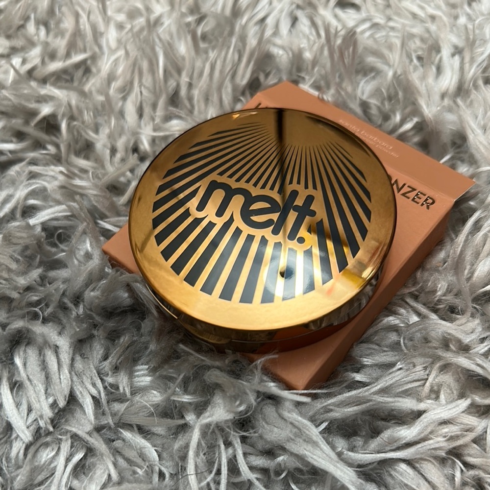 Melt Ultra-Matte Bronzer - Picture 4 of 6